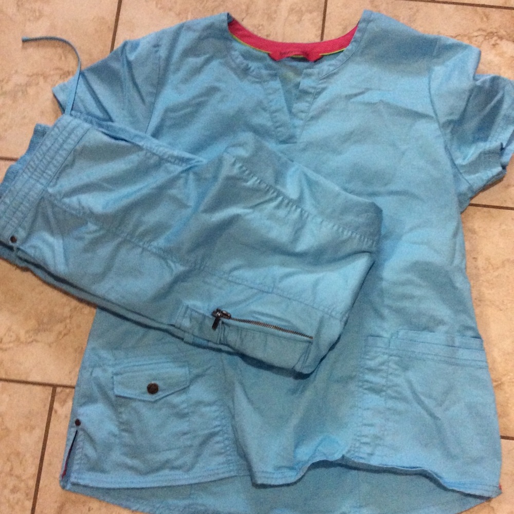 Scrub set